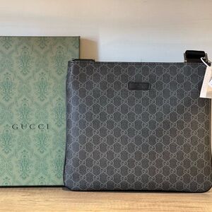 Gucci Men's Elegant Black and Gray Messenger Bag
